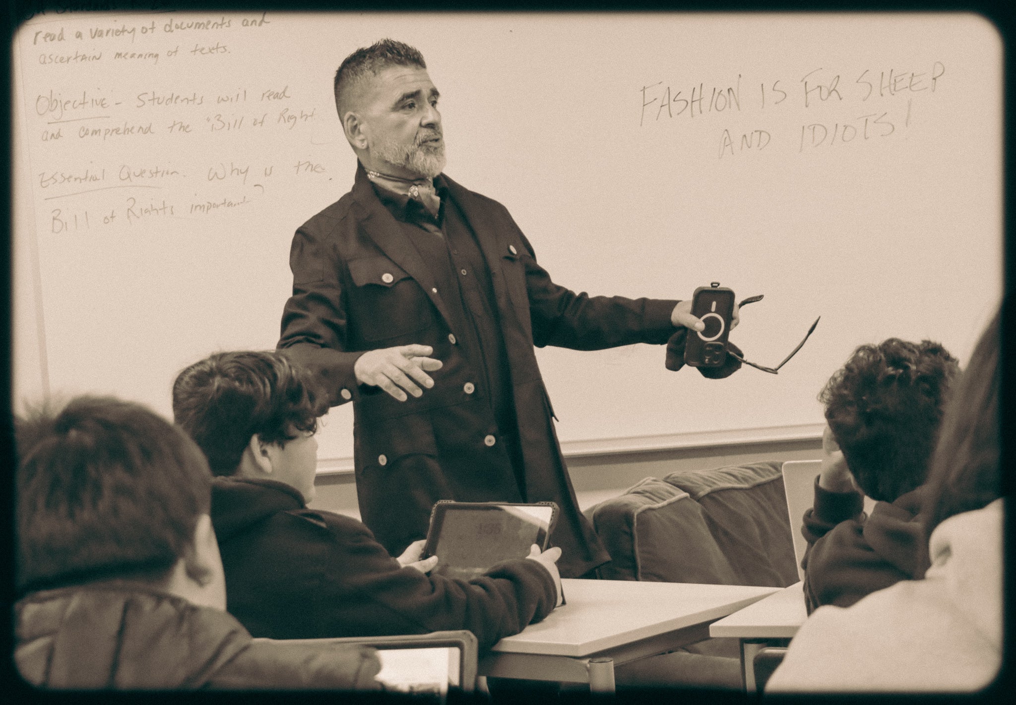 The 2-2-4 System: Build a Minimalist Wardrobe That Maximizes Your Style